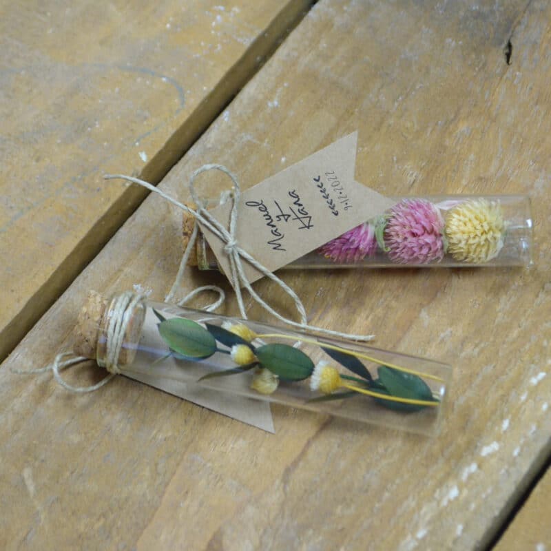 tubos de flores secas para regalar a invitados de bodas