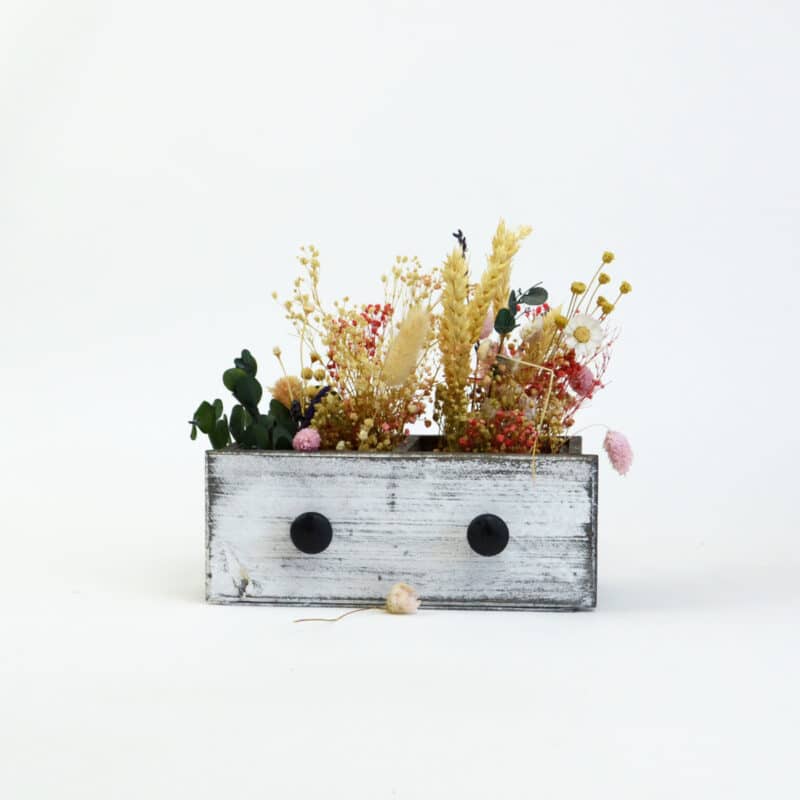 cajoncito de madera con flores